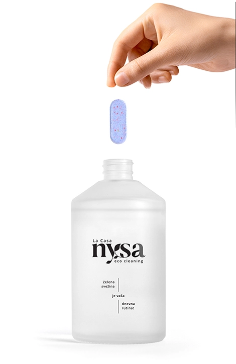 Otvorite kompostabilnu kesicu kako biste izvadili tabletu. Napunite svoju staklenu bocu sa 500ml mlake vode i ubacite tabletu.